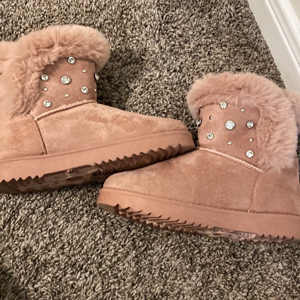 Pink and has diamonds